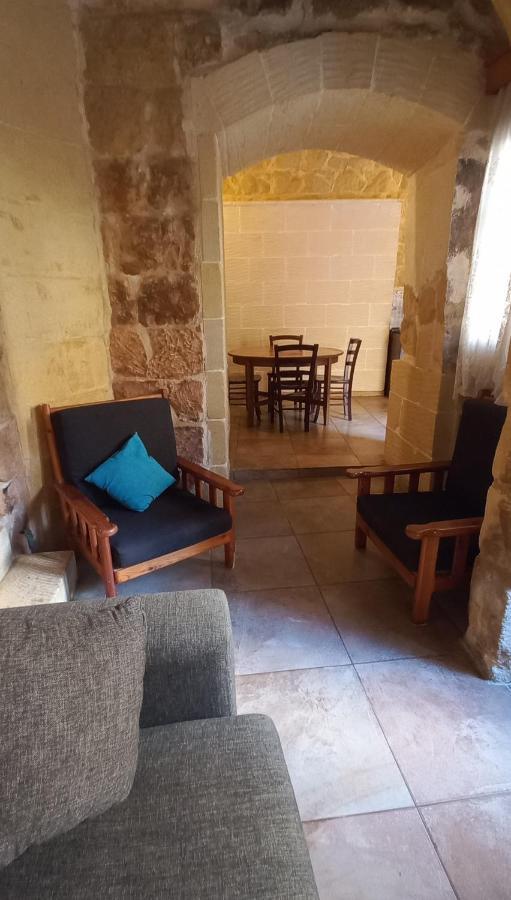 Villa Ta Lucia Farmhouse With Private Pool And Bbq à Santa Luċija Extérieur photo