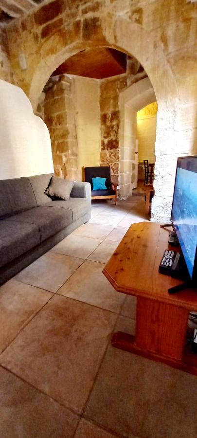 Villa Ta Lucia Farmhouse With Private Pool And Bbq à Santa Luċija Extérieur photo